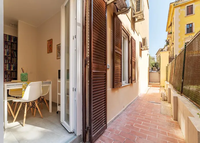 Eleonora Apartments